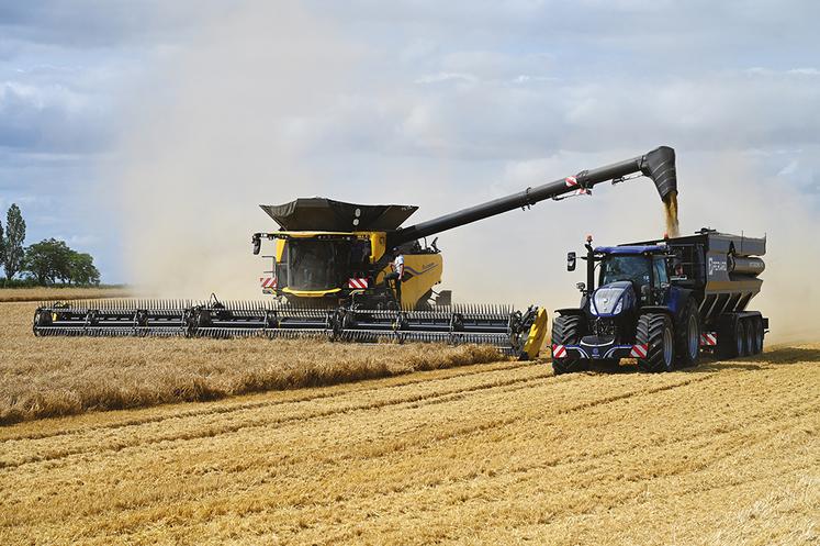 La nouvelle CR11 de New Holland lors du Performance Tour cet été dans une parcelle de l’Eure-et-Loir.