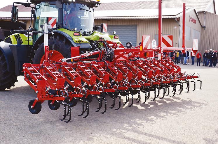 Des réglages rapides et une plus grande hauteur de levage pour la bineuse Transformer VF.