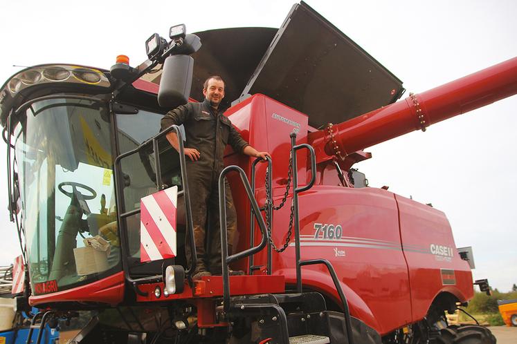 Alexandre Quenel, vendeur démonstrateur chez Novagri, concessionnaire Case IH à Sasseville.