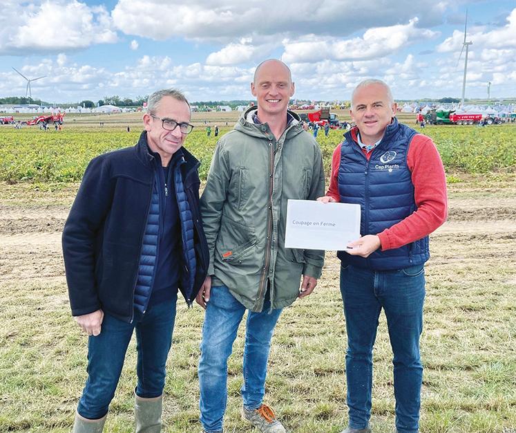 De g. à d. : Bertrand Drieux et Guillaume Cooche de la SNC Sapa et Sylvain Ducroquet de la société Cap Plants.