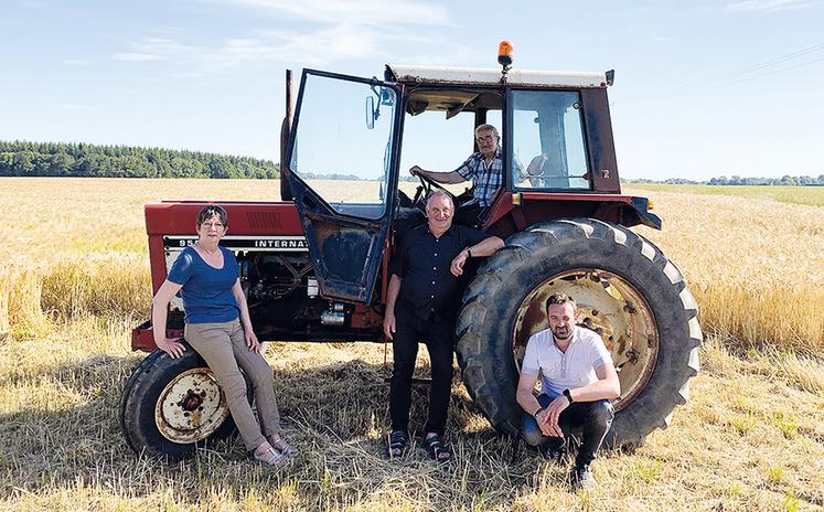 Depuis quatre générations, la famille Bocquet se consacre à la production, et depuis 1999, transforme des produits à base de porcs et de volailles.