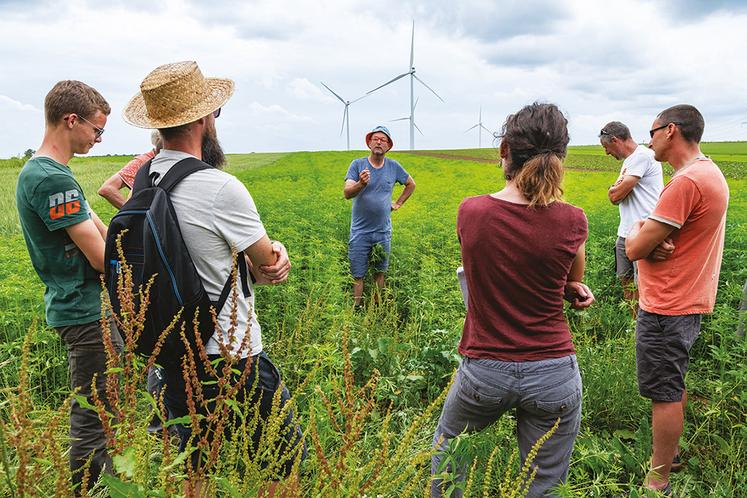 La Chambre d’agriculture propose notamment chaque année une offre de formations qui colle aux attentes des agriculteurs qui souhaitent se former à la production de nouvelles cultures sur le territoire.