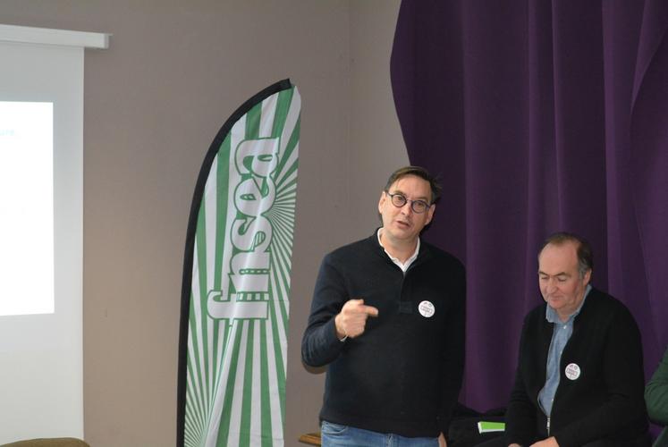 Sébastien Windsor (à gauche), candidat sur la liste JA 76 et FNSEA 76, a rappelé les missions des Chambres d'agriculture.