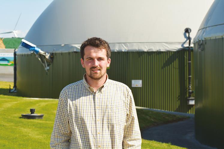 Adrien Goupil a suivi un certificat de spécialisation Ruma (responsable d’unité de méthanisation agricole). Salarié de la SAS Caux Avenir Biogaz, il veille au bon fonctionnement de l’unité.