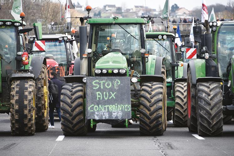 Les mobilisations de 2023 et 2024 ont remis un coup de projecteur sur cet excès de normes, véritable poison pour le monde agricole et plus globalement pour tout le monde de l’entreprise en France.