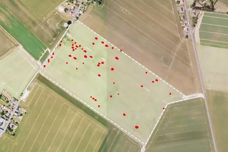 Le survol de la parcelle permet de repérer les drones et de générer une carte qui sera insérée dans la console du pulvérisateur.