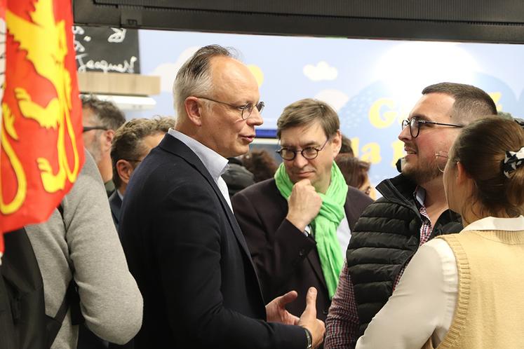 Il était accompagné de Sébastien Windsor et il a échangé avec les visiteurs et producteurs.