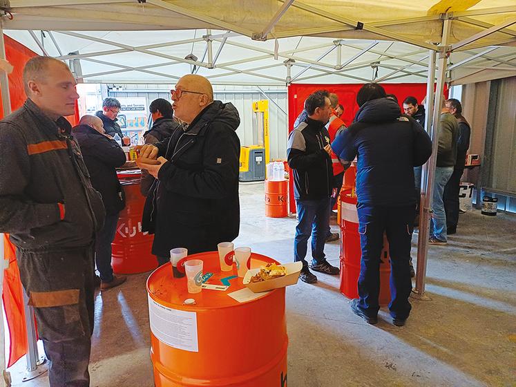 À l’heure de la pause, les échanges ont pu se poursuivre autour d’un déjeuner, en toute convivialité.