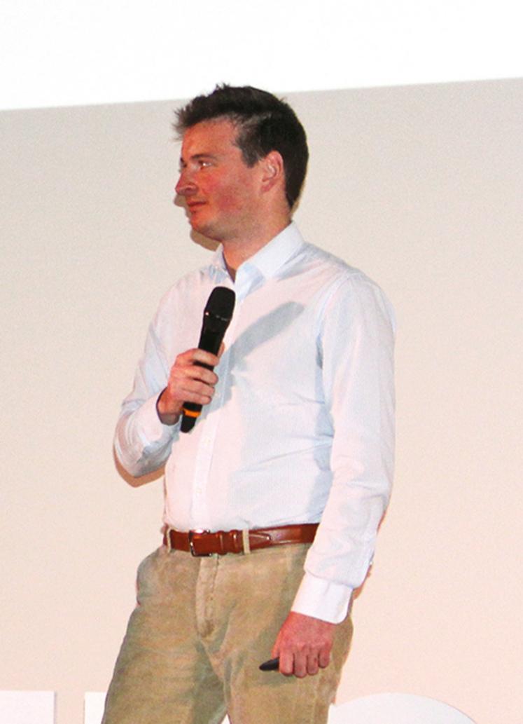 Vincent Rimette, agriculteur à Offoy (Somme), a présenté son système cultural à des adhérents de la coopérative Agora (Oise).