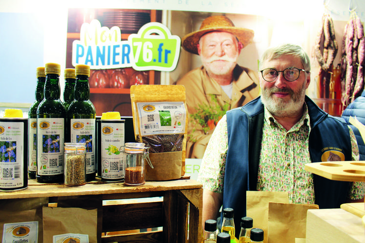 Hubert Bouley, gérant de La Grange Saint-Étienne à Martin-Église, producteur de farines, huiles et pâtes.