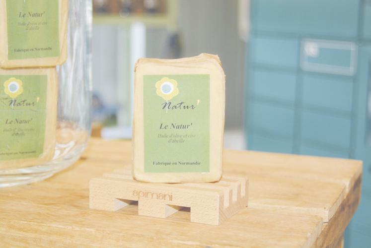 Noémie Primont propose une gamme de savons, shampoings et baumes à lèvre. 