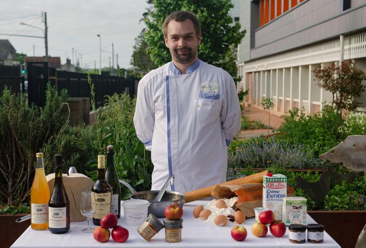 Julien Levergneux, le jour du concours sur le thème des œufs, au lycée Paul-Cornu de Lisieux en 2022.