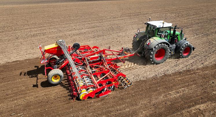 Le semoir BioDrill est amovible et peut s’installer sur un déchaumeur Carrier.