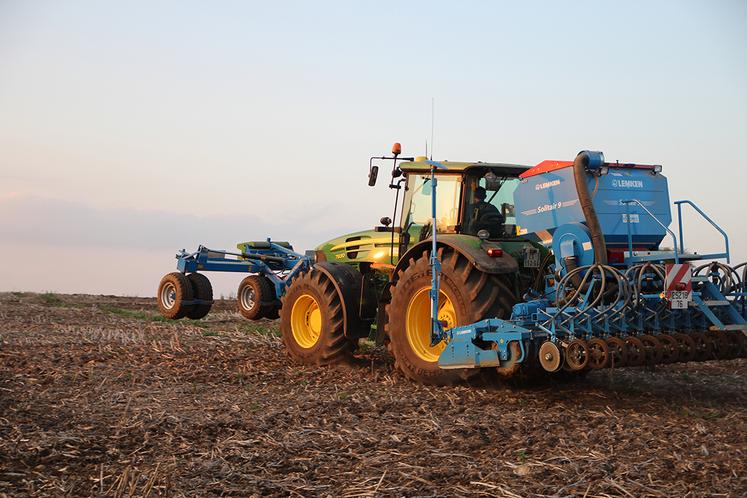Connaître les courbes de puissance du tracteur et bien régler le moteur peut permettre d’économiser 1,5 litre de GNR par heure de travail.