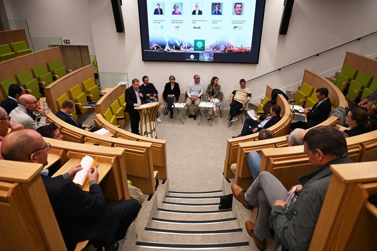 Le président de la FNSEA Grand bassin parisien, Damien Greffin, a introduit les débats sur l'usage de la cameline dans les carburants d'aviation durables.