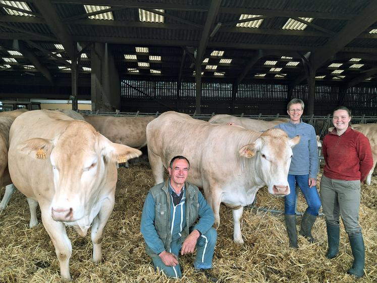Sébastien et Sandrine Corruble accompagnés de leur fille Cécile.