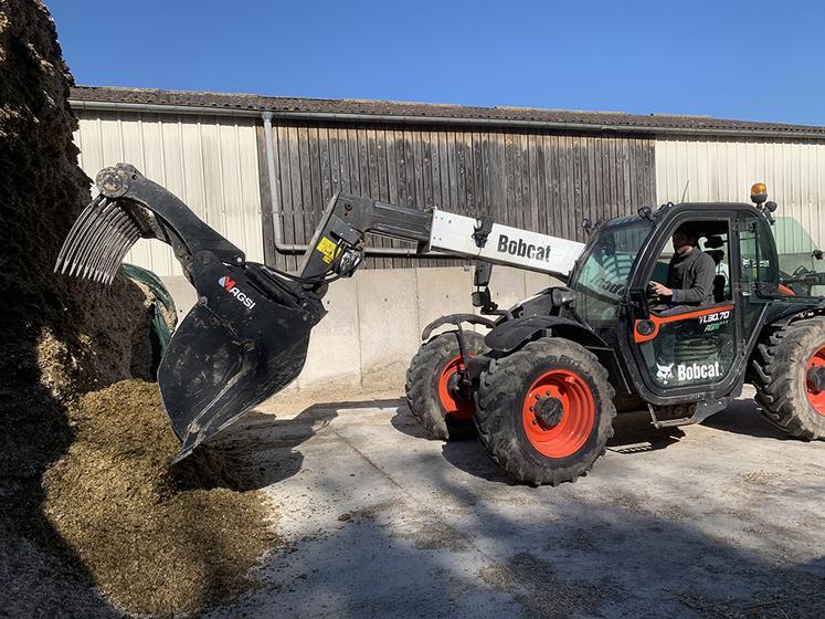 Matthieu Longuet apprécie particulièrement l’EasyShark pour l’alimentation du troupeau.
