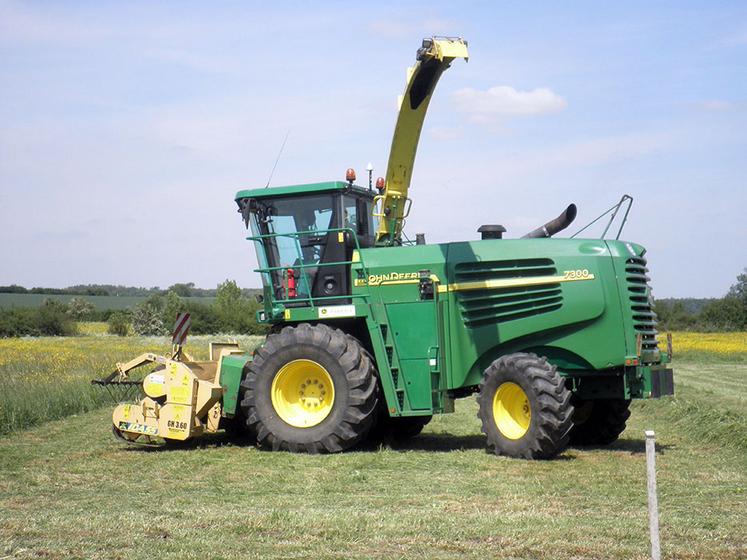 Un simple amorçage sans contact avec les fils peut entraîner un accident.