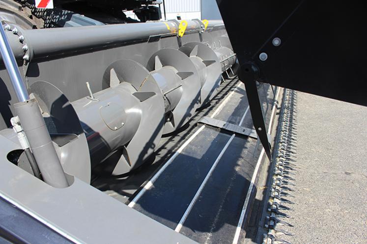 La coupe dispose d’un tapis qui permet de ne rien laisser échapper de la récolte.