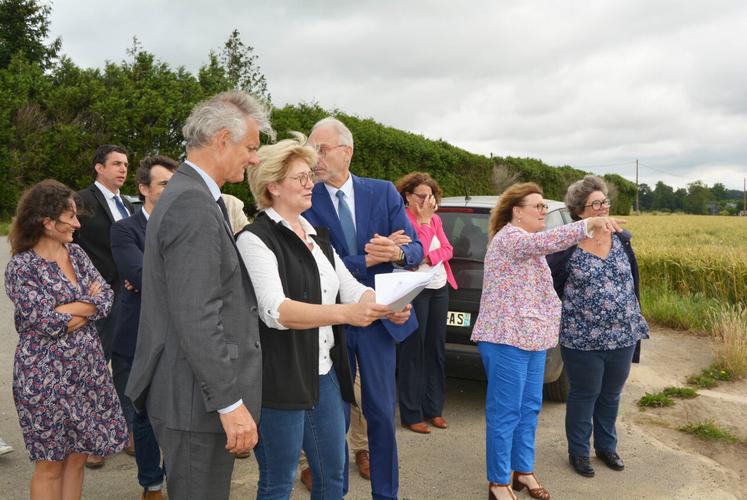 "Dans le cadre d'un travail collaboratif, on a d'ores et déjà identifié une zone test sur le territoire de la communauté urbaine du Havre, sur laquelle on va travailler l'automne prochain afin de mobiliser les agriculteurs et travailler avec eux sur les solutions à mettre en œuvre pour révéler les problématiques", a précisé Laurence Sellos, présidente de la Chambre.