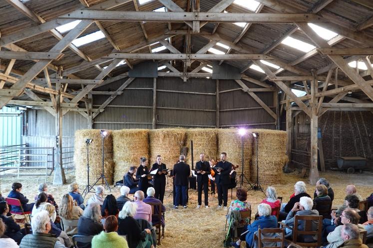 Concert à la ferme (archive). Les morceaux seront interprétés par Sarah Laulan (contralto), Rémy Poulakis (accordéon), Arnaud Thorette (alto), Alix Merckx (contrebasse) et Johan Farjot (piano).