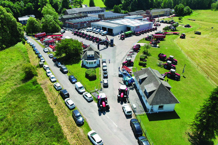 Au cœur de Brachy, la concession expose une large gamme de matériel agricole. 
