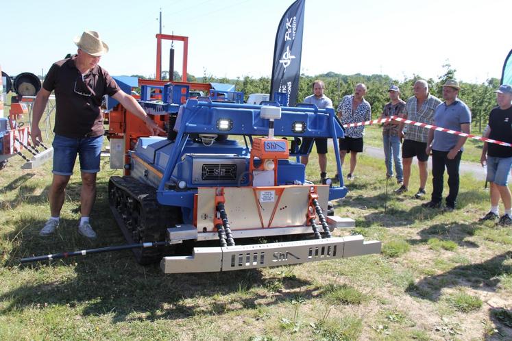 Marc Simon, commercial chez Vert protect - CMH, a présenté le nouveau robot développé par Pek Automotive.