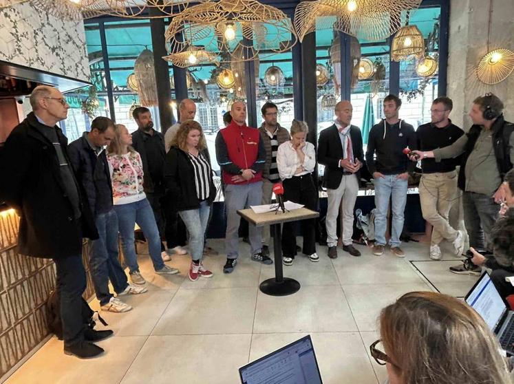 Le collectif déplore le manque de considération et l'incurie de la classe politique vis-à-vis des agriculteurs.