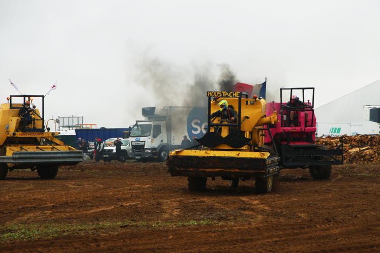 La Bambich, la Poulette, la Zèbre, la Pioche, Labour'Eure... Les engins, customisés à souhait, ont fait le show durant les trois jours de Terres de Jim.