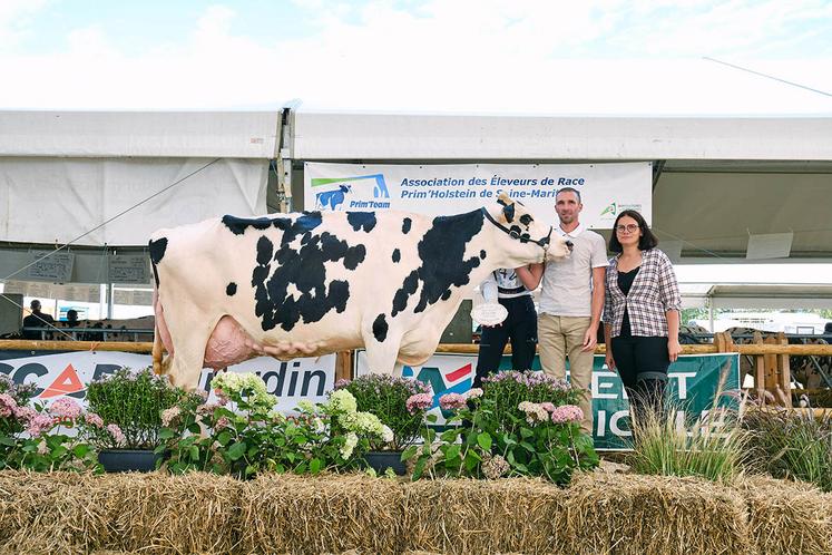 Meilleure laitière en race prim'holstein.