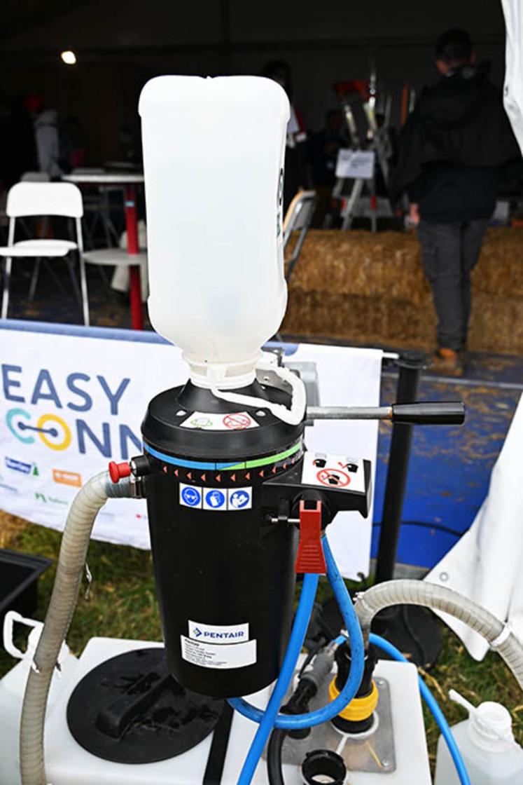 Mis au point conjointement par les firmes phytosanitaires et les constructeurs, le système de transfert fermé Easyconnect devrait se généraliser progressivement.