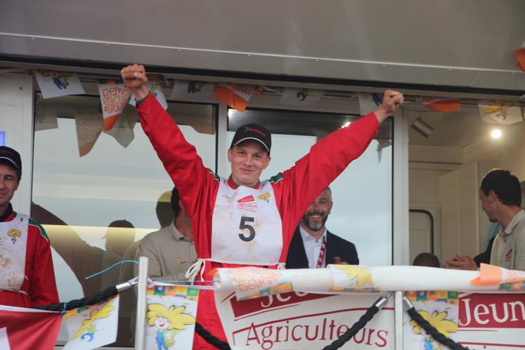 Champion de France de labour à plat, le Mosellan Victor Duchaux n'a pas masqué sa joie à l'heure de la proclamation des résultats. 
