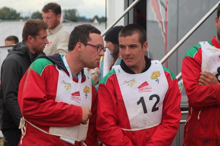 En 4e place, Mathias Tréhet (à gauche), en plein débriefing avec le concurrent de Haute-Garonne, Marius Tran Van (5e).
