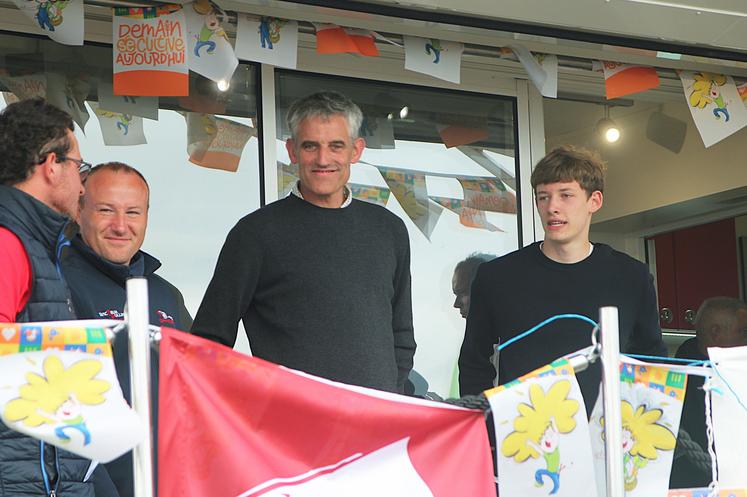 Damien (au centre) et Paul (à droite) Cornier, père et fils, sont montés ensemble sur le podium de Terres de Jim.