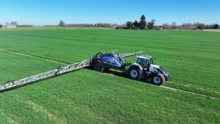 Comme tous les pulvérisateurs Meteor, la version Ultim est équipée de série de rampes en aluminium.