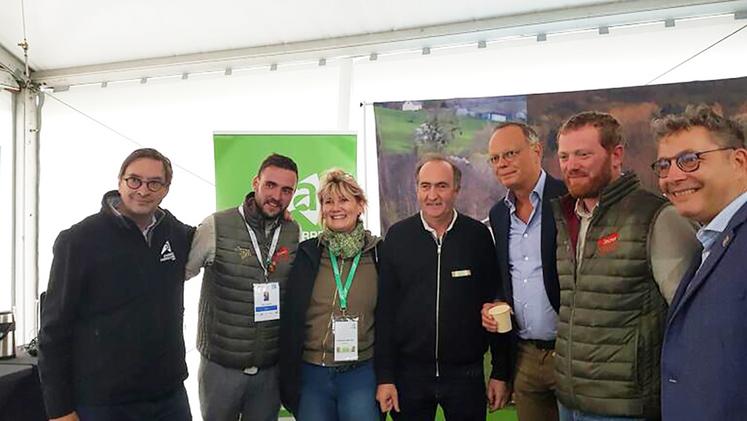Édouard Philippe, maire du Havre, sur le stand de la Can pour rencontrer son président, Sébastien Windsor et Laurence Sellos, présidente de la CA 76, et les élus JA et FNSEA 76.