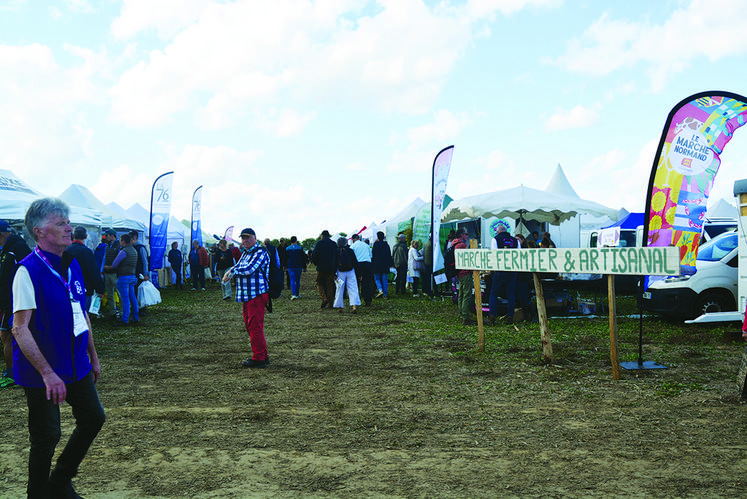 Marché fermier de producteurs et marché artisanal.