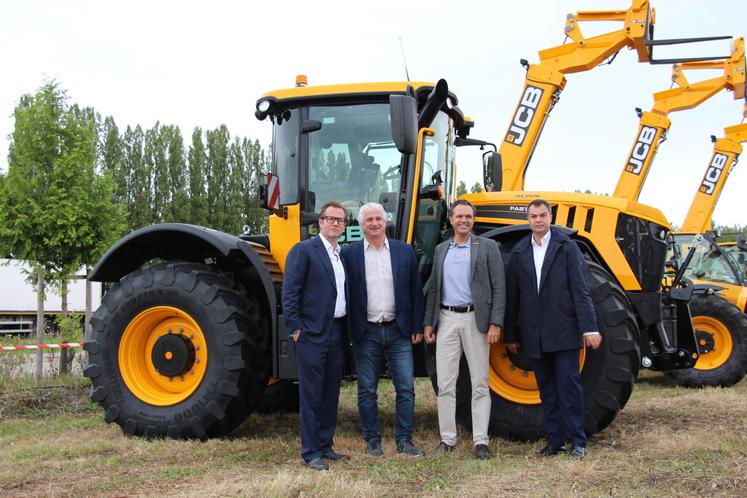 Stéphane Barré, maire de Oissel, était également présent pour l'occasion.