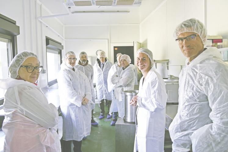 Gazeran (Yvelines), lundi 15 septembre. Une cinquantaine de personnes ont pu assister par petit groupe à une visite de l'atelier.