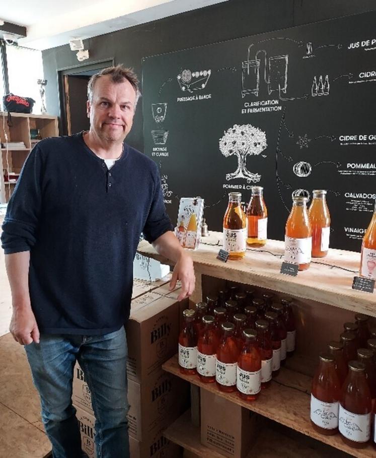 Olivier Vauvrecy, cidriculteur, adapte son management pour fidéliser ses salariés. Écoute, autonomie, innovations et flexibilité, lui permettent de faire évoluer ses méthodes.