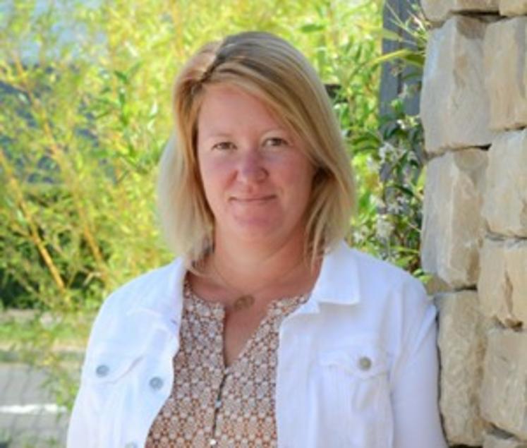 CHARLINE POTI, cogérante de la SARL Les Paysages du Val de Sienne, entreprise du paysage à Percy-en-Normandie (Manche), employeuse de neuf salariés et de trois apprentis.