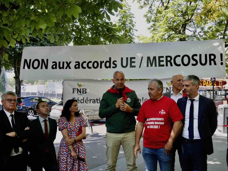 Manifestation conjointe de la FNSEA et de la FNB du 7 juillet 2024 contre la signature du Mercosur.