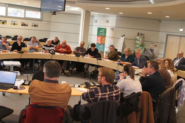 Vingt-cinq responsables syndicaux ont débattu des sujets d'actualité.