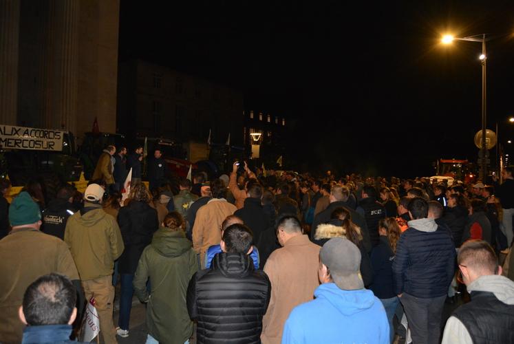 Quelque 300 agriculteurs déterminés de l'Eure et de la Seine-Maritime se sont mobilisés à Rouen.