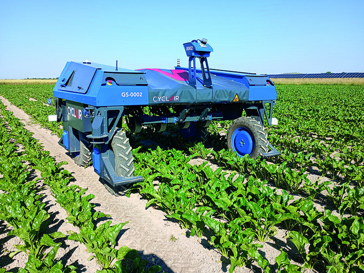 Le rover GW affiche une largeur de travail de 5,40 mètres et est utilisable sur colza, maïs, betterave, tournesol, pois chiche et soja.