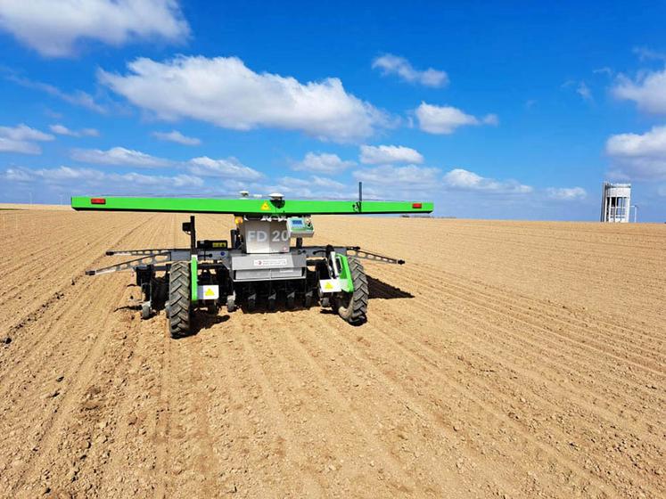 En 2026, la Chambre de la Somme veut notamment affiner la technique du semis de haricots verts en poquets par le FD20 de Farmdroïd, qui permet de biner sur le rang. 