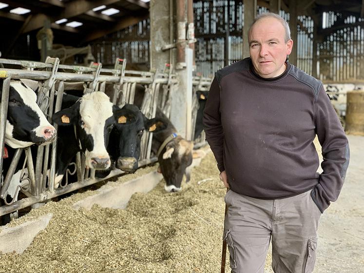Jean-Yves Mouton a mis en place le pâturage tournant dynamique il y a cinq ans, en même temps que le pâturage des couverts d’automne au fil.