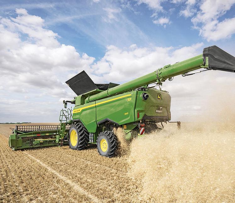 L’automatisme AutoSwap assure la correction automatique via GPS de la projection de la paille broyée.