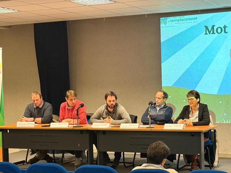 Alexandre Dartyge, secrétaire ; Hervé Frétigny, vice-président ; Romain Hébert, président ; Franck Grémont, vice-président ; Thérèse Denis, trésorière du SR 76.