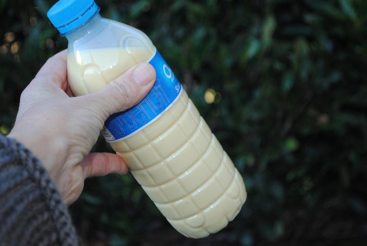 Une fois décongelée, la bouteille peut rester une semaine au réfrigérateur.